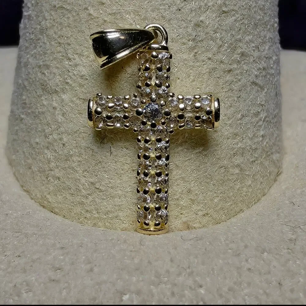 10K Yellow Gold Dainty Pavé Cross Pendant, Charm (0.40g)